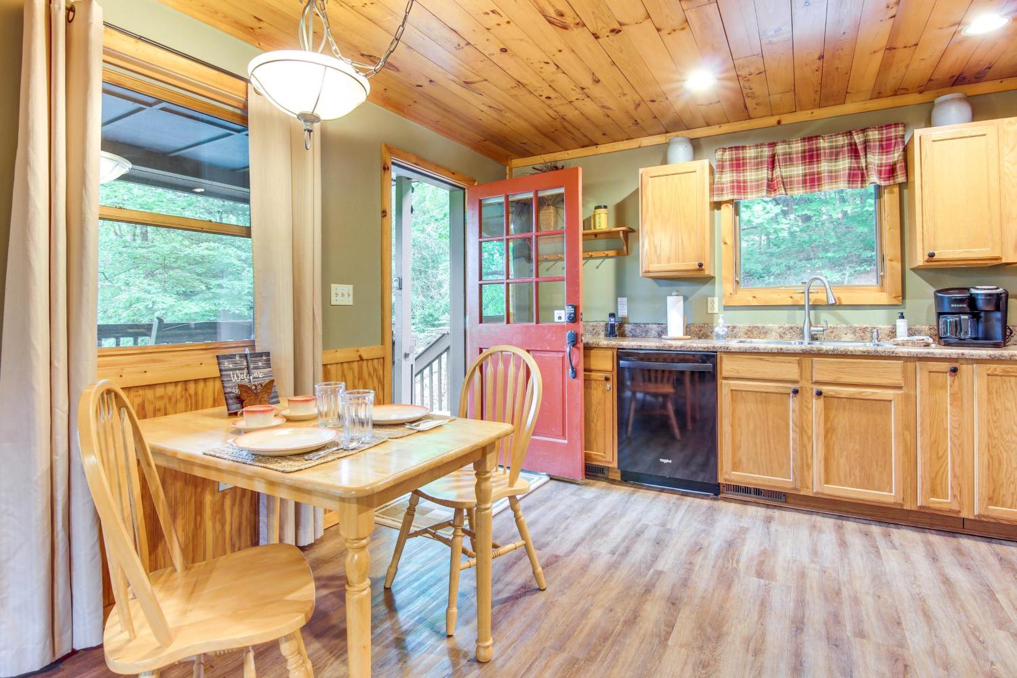 Charming Fox Den Cabin In Whittier With Hot Tub! ภายนอก รูปภาพ
